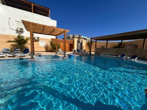 1-Bedroom Apartment with Pool View on the Ground Floor & Shared Infinity Pool on the Roof with Seaview